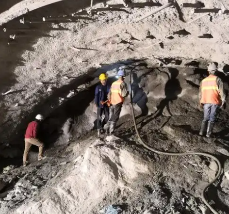 香河拱顶带模注浆料的施工流程及注意事项